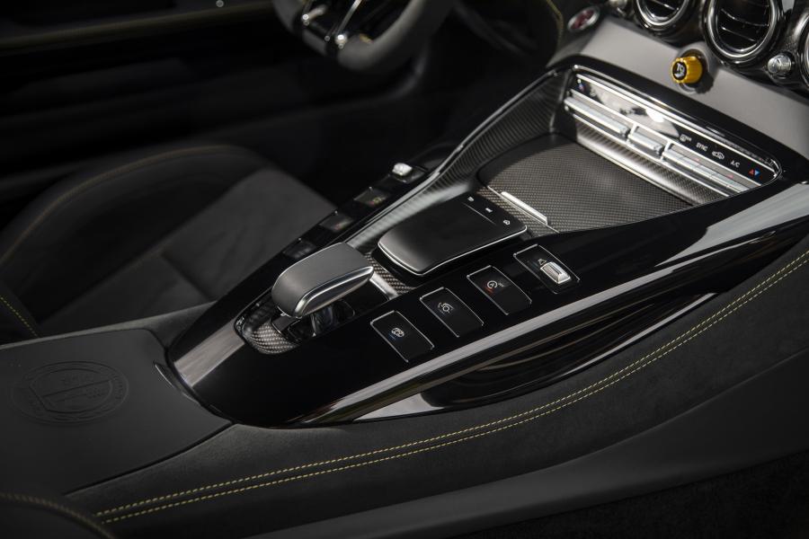 Детали интерьера Mercedes-AMG GT R (C190) 2019 года  (NA) (фото 81 из 85)